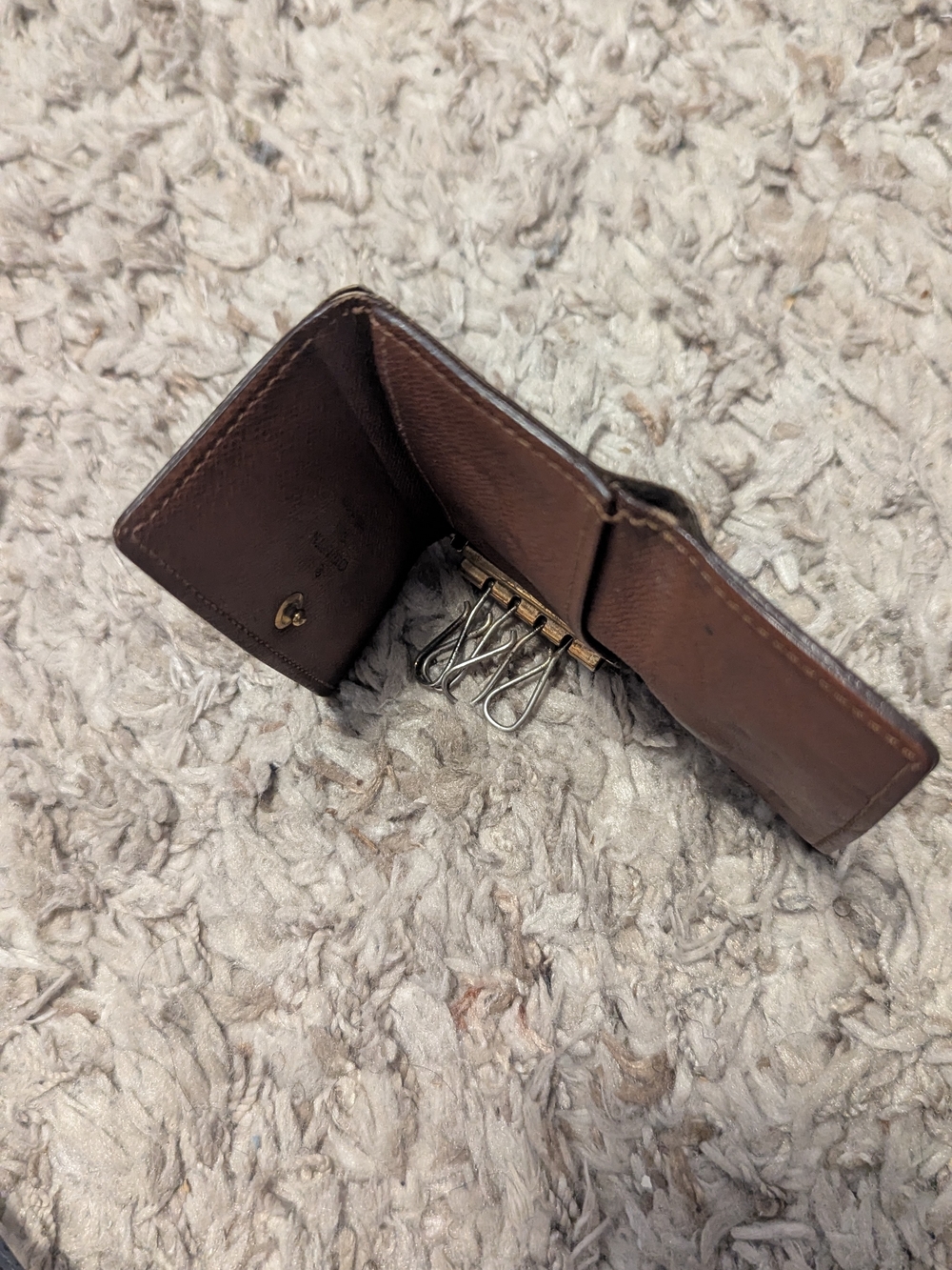 LV Monogrammed Set ( Heavily Damaged/Require Repair) Only $60 - Picture 9 of 11